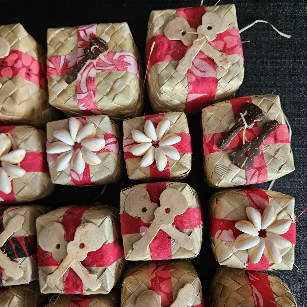 Traditional Hawaiian Lauhala Gift Baskets Lot Of 32 Handmade Small